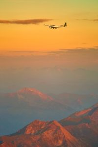 Motorflug in den Alpen